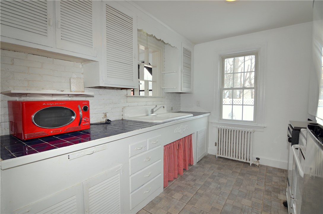 152 Edgehill Road Warwick, RI 02889 - Photo 8 of 24