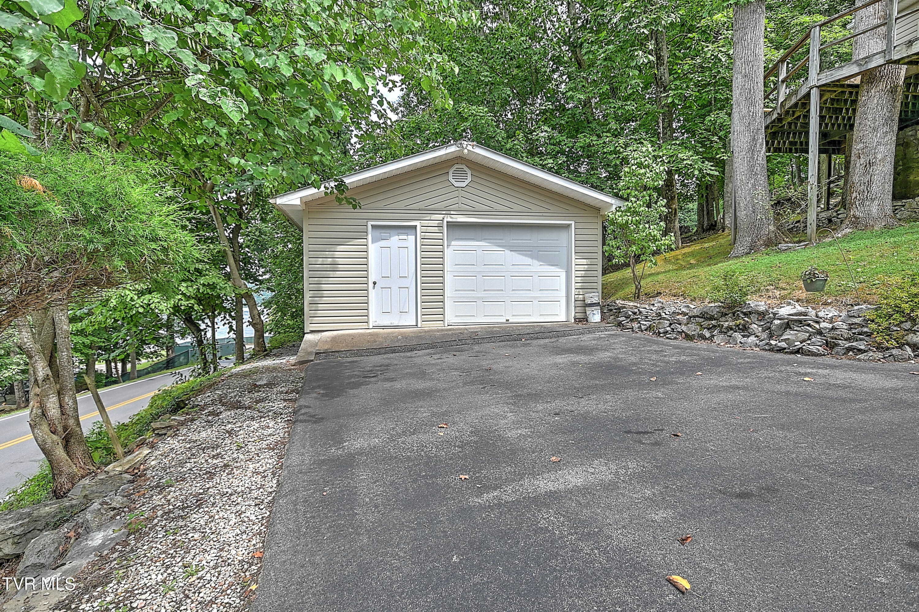 616 Oak Grove Road Gray, TN 37615 - Photo 4 of 60 Oak Grove Manis-13
