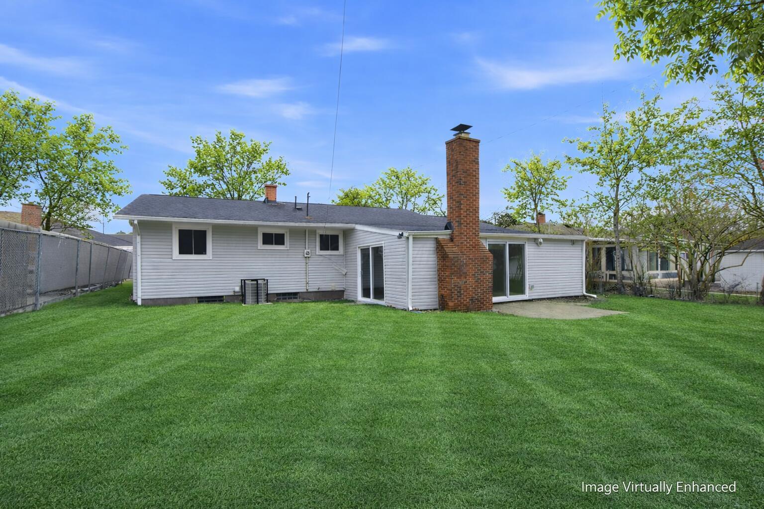 2585 Eakin Road Columbus, OH 43204 - Photo 39 of 43 Summer Rear