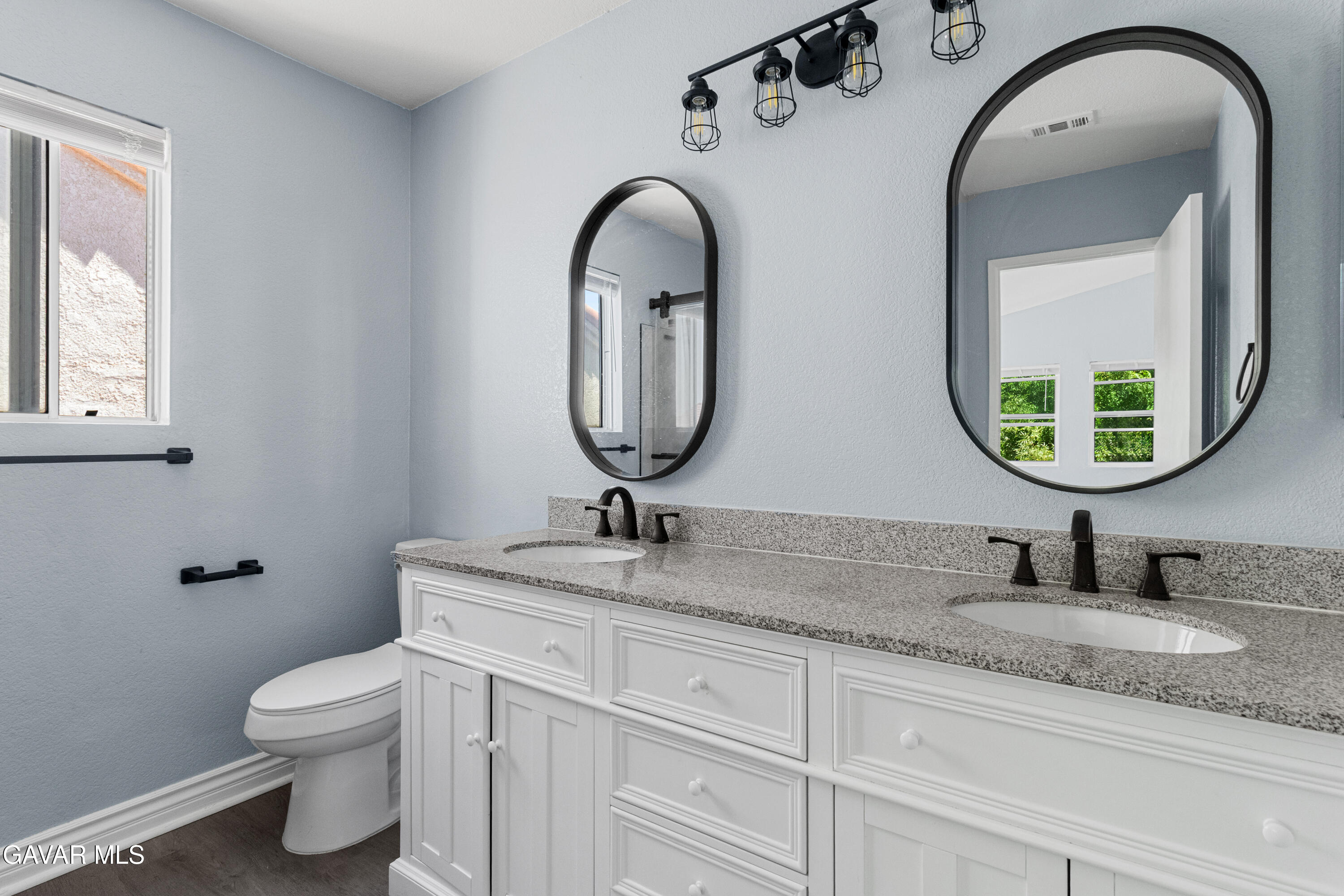 37666 Scomar Street Palmdale, CA 93550 - Photo 16 of 27 Bathroom primary-1