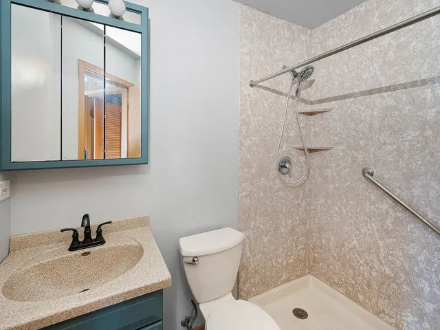 $2,000 | 2552 Dickens Drive, Unit 2552, Aurora, IL 60503