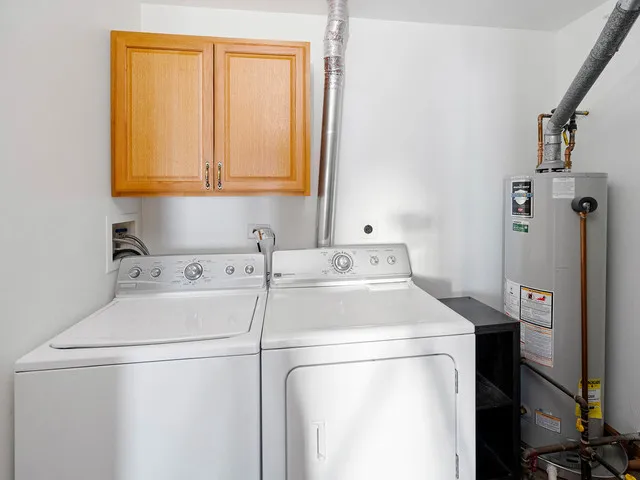 $2,000 | 2552 Dickens Drive, Unit 2552, Aurora, IL 60503