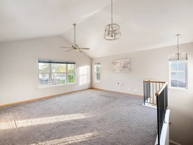 $2,000 | 2552 Dickens Drive, Unit 2552, Aurora, IL 60503