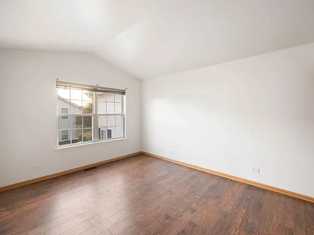 $2,000 | 2552 Dickens Drive, Unit 2552, Aurora, IL 60503