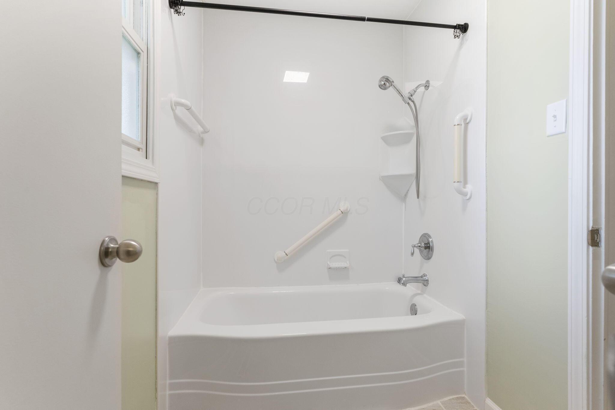 895 Caniff Road Columbus, OH 43221 - Photo 25 of 37 24-web-or-mls-119