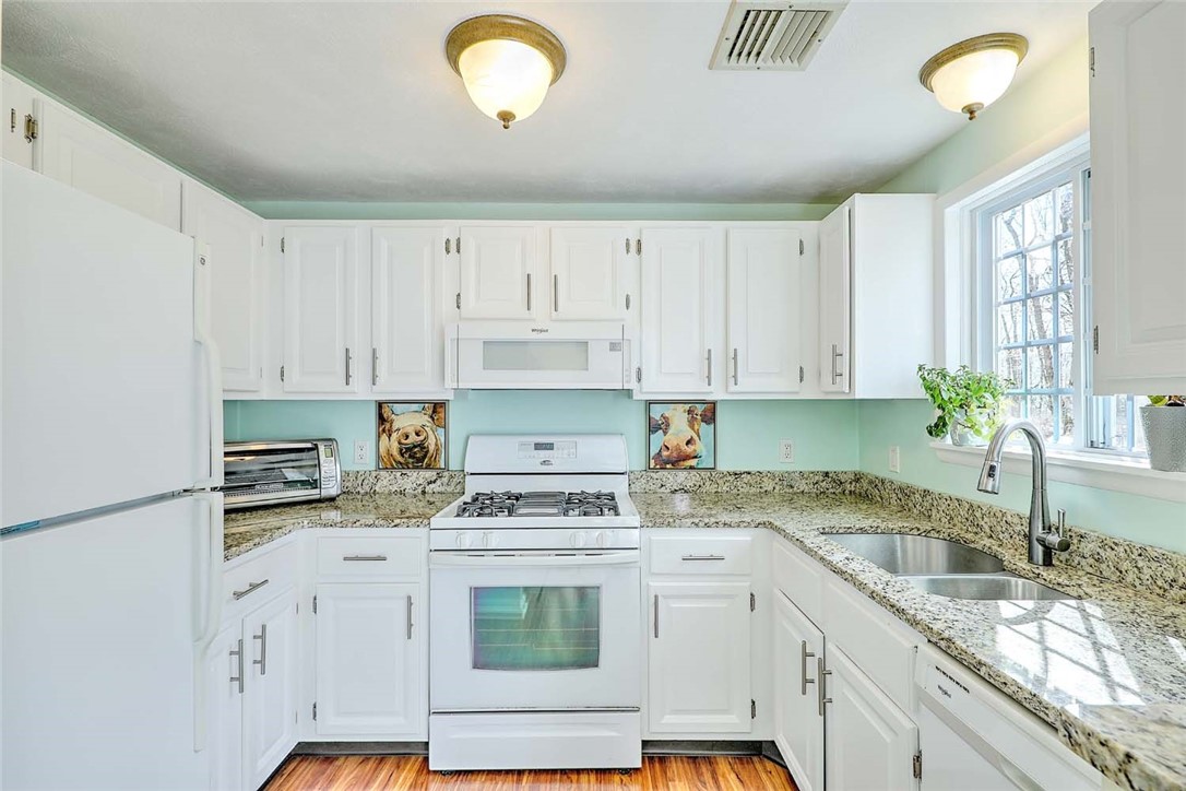 31 Eagle Run, Unit B Warwick, RI 02818 - Photo 12 of 37