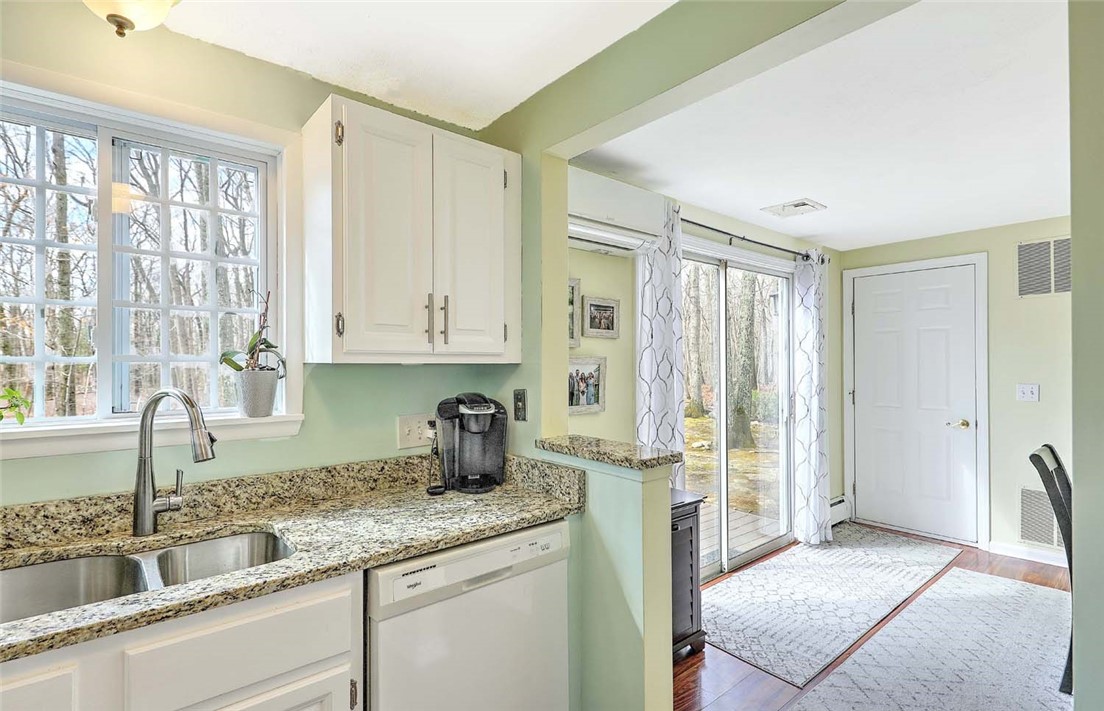 31 Eagle Run, Unit B Warwick, RI 02818 - Photo 14 of 37