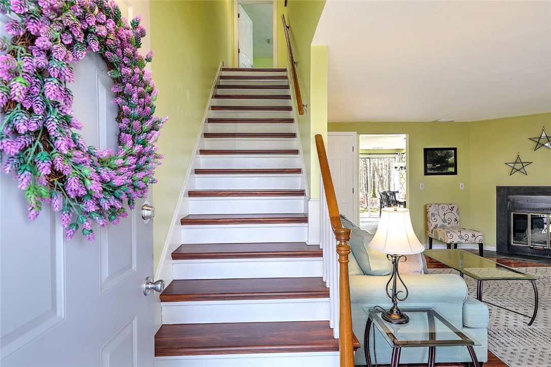 31 Eagle Run, Unit B Warwick, RI 02818 - Photo 3 of 37