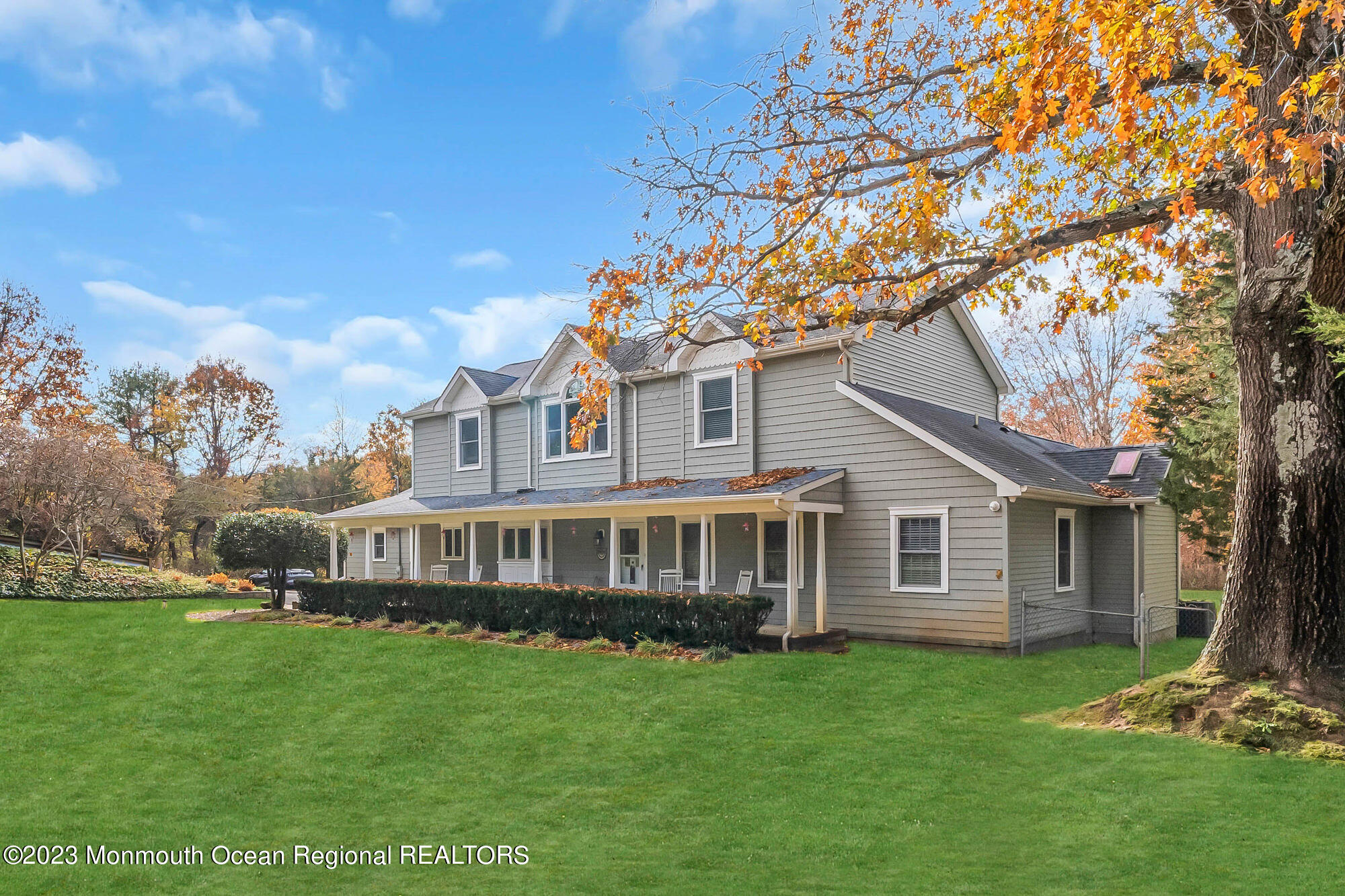 92 Obre Road Colts Neck, NJ 07722 - Photo 3 of 55 Right front side
