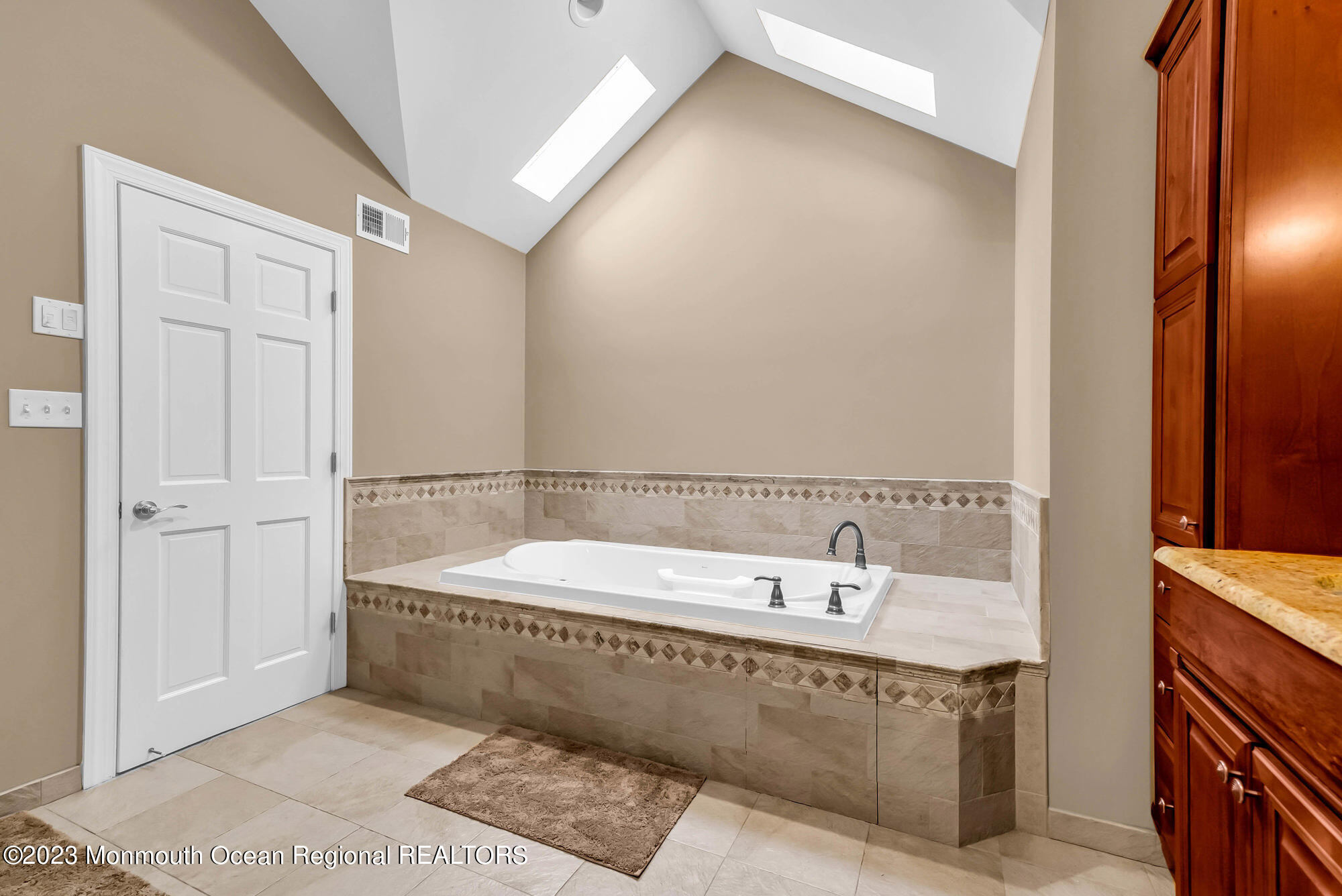 92 Obre Road Colts Neck, NJ 07722 - Photo 35 of 55 First Floor Bathroom - Suite