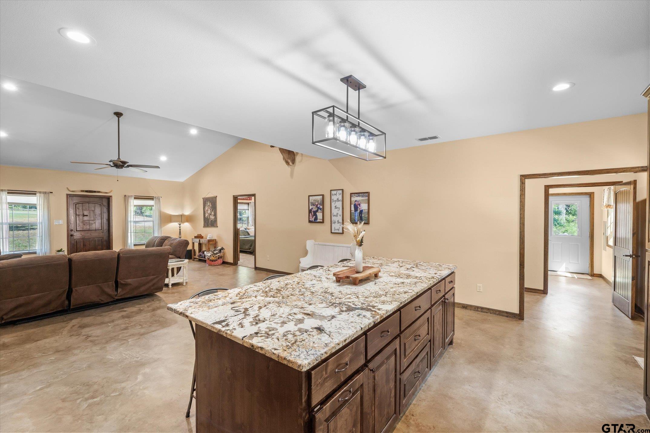 1137 VZ County Road Ben Wheeler, TX 75754 - Photo 9 of 39 Gallery Image 9