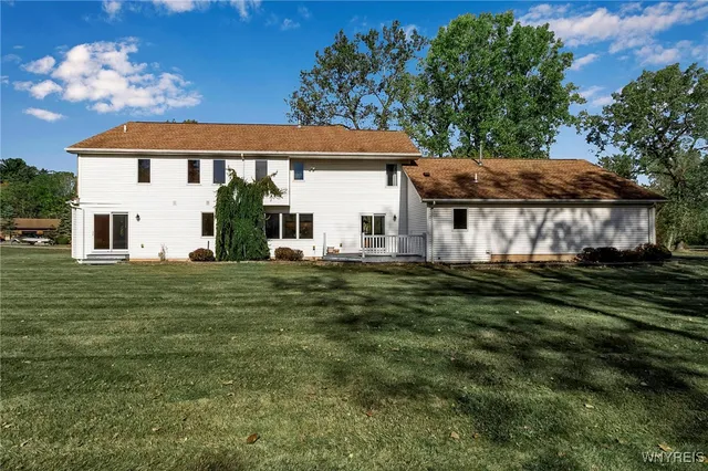 $899,900 | 4505 Timberlakes Drive, Clarence, NY 14031