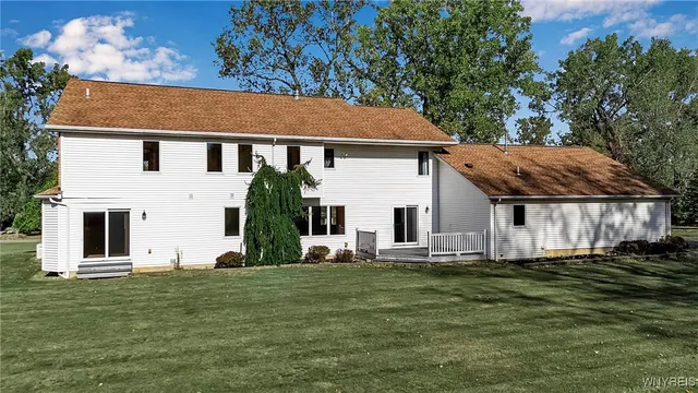 $899,900 | 4505 Timberlakes Drive, Clarence, NY 14031