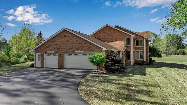 $899,900 | 4505 Timberlakes Drive, Clarence, NY 14031