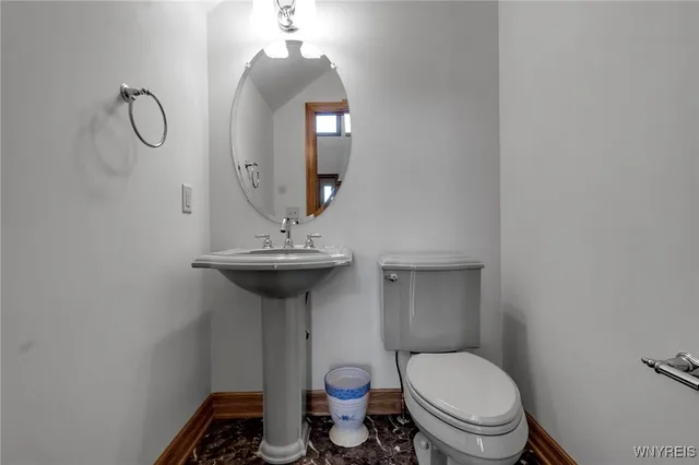 $899,900 | 4505 Timberlakes Drive, Clarence, NY 14031