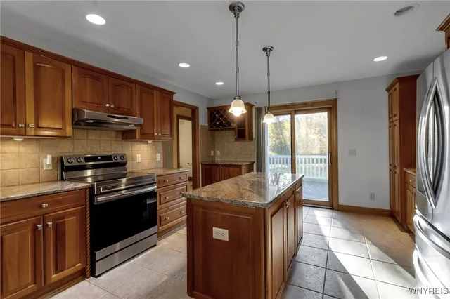 $899,900 | 4505 Timberlakes Drive, Clarence, NY 14031