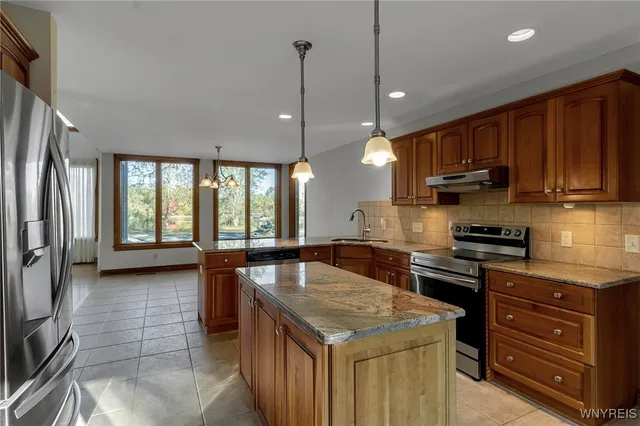 $899,900 | 4505 Timberlakes Drive, Clarence, NY 14031