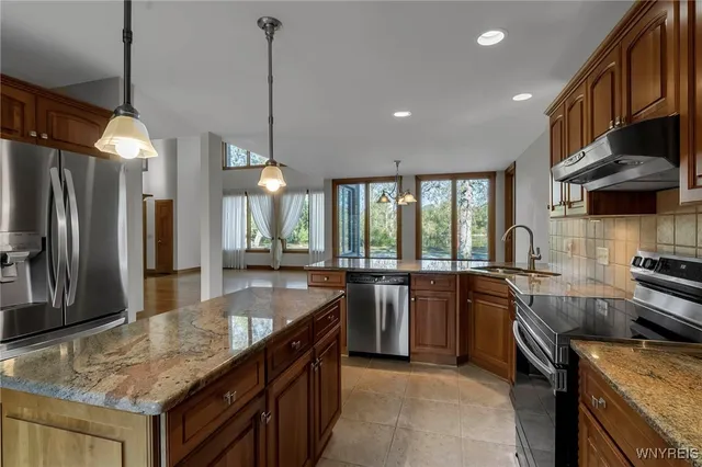 $899,900 | 4505 Timberlakes Drive, Clarence, NY 14031