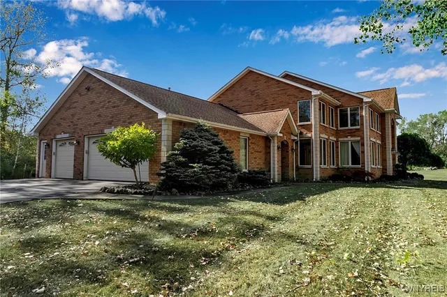 $899,900 | 4505 Timberlakes Drive, Clarence, NY 14031