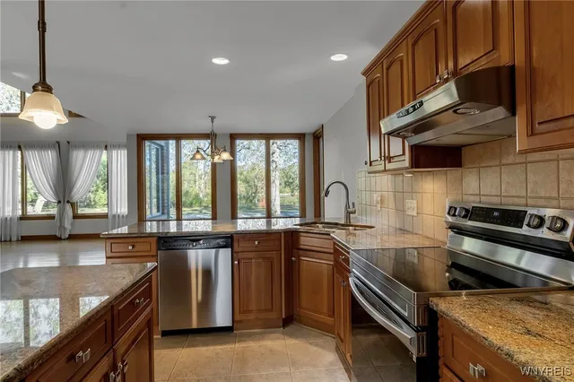 $899,900 | 4505 Timberlakes Drive, Clarence, NY 14031