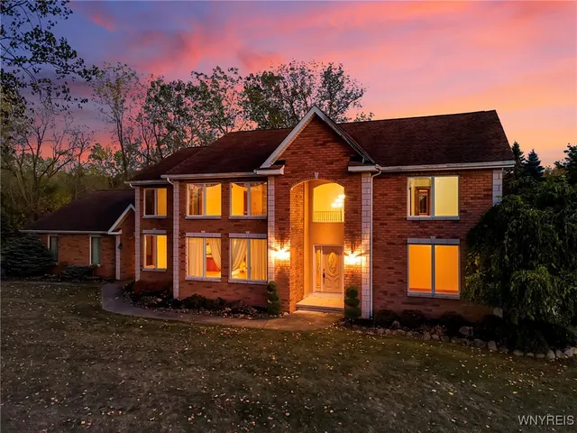 $899,900 | 4505 Timberlakes Drive, Clarence, NY 14031