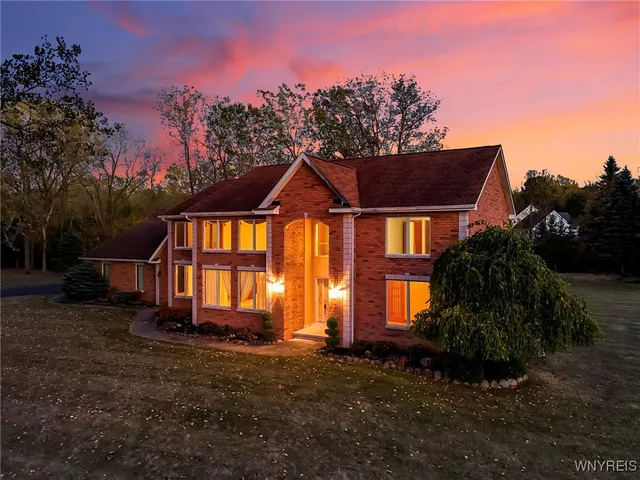 $899,900 | 4505 Timberlakes Drive, Clarence, NY 14031