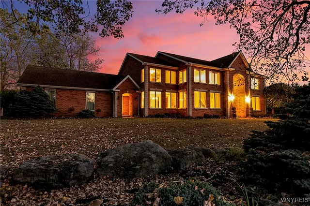 $899,900 | 4505 Timberlakes Drive, Clarence, NY 14031