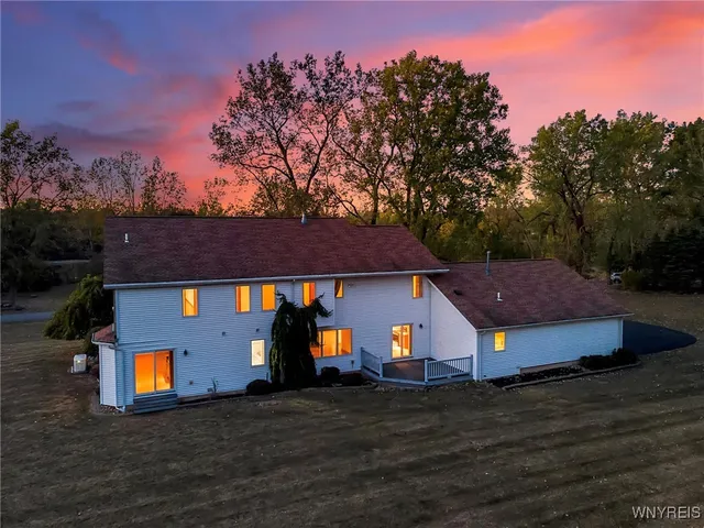 $899,900 | 4505 Timberlakes Drive, Clarence, NY 14031