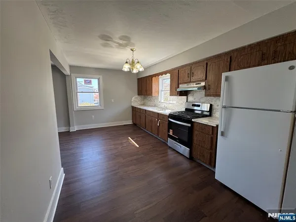 $2,700 | 8 Lincoln Place, Unit 2, East Rutherford, NJ 07073