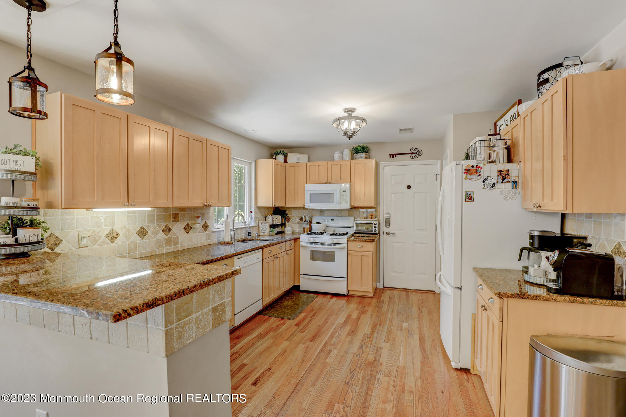 47 Strickland Road Freehold, NJ 07728 - Photo 18 of 54 16 - Kitchen