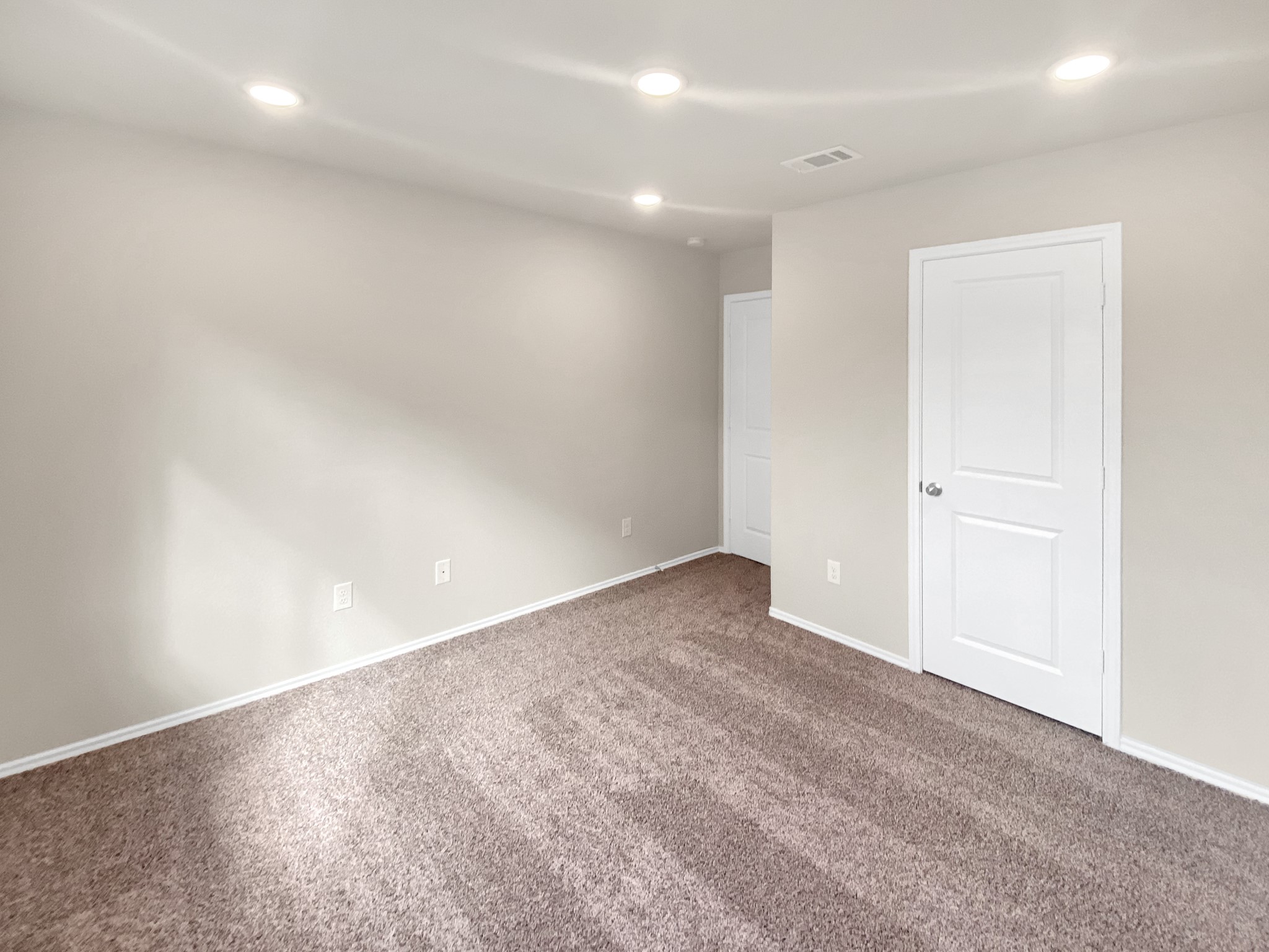 405 Mohawk Drive Conroe, TX 77316 - Photo 17 of 22 an empty room with an entryway