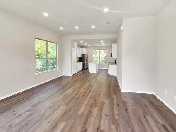 $275,000 | 405 Mohawk Drive, Conroe, TX 77316