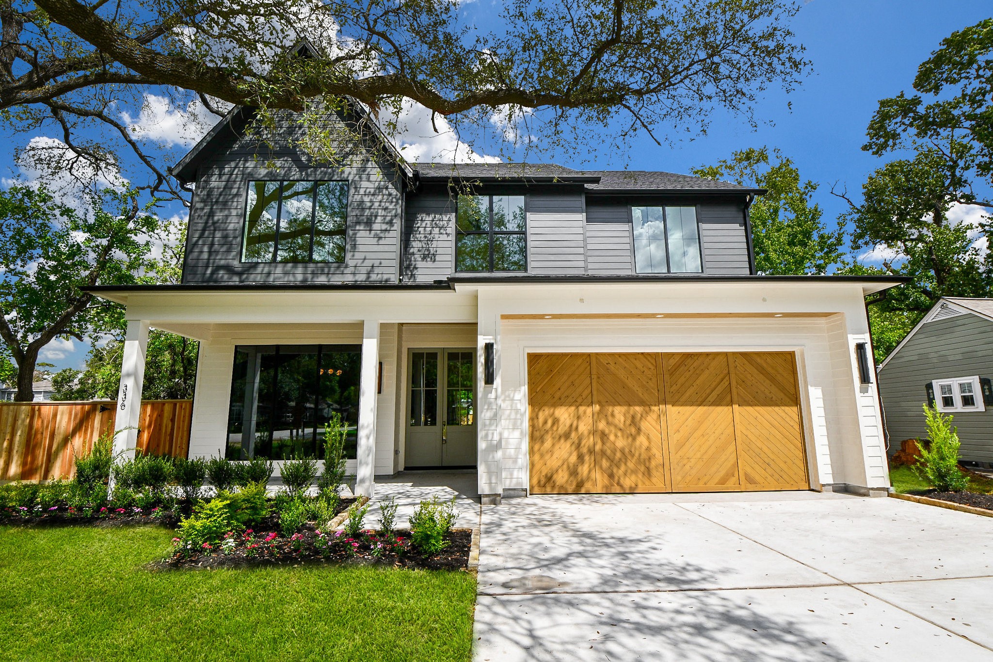 336 West 32nd Street Houston, TX 77018 - Photo 1 of 50 a front view of a house with a garden and plants