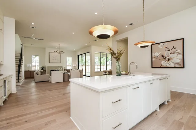 $2,250,000 | 336 West 32nd Street, Houston, TX 77018