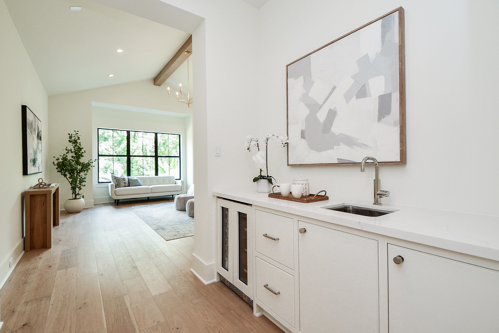 336 West 32nd Street Houston, TX 77018 - Photo 23 of 50 a hallway with a view of living room