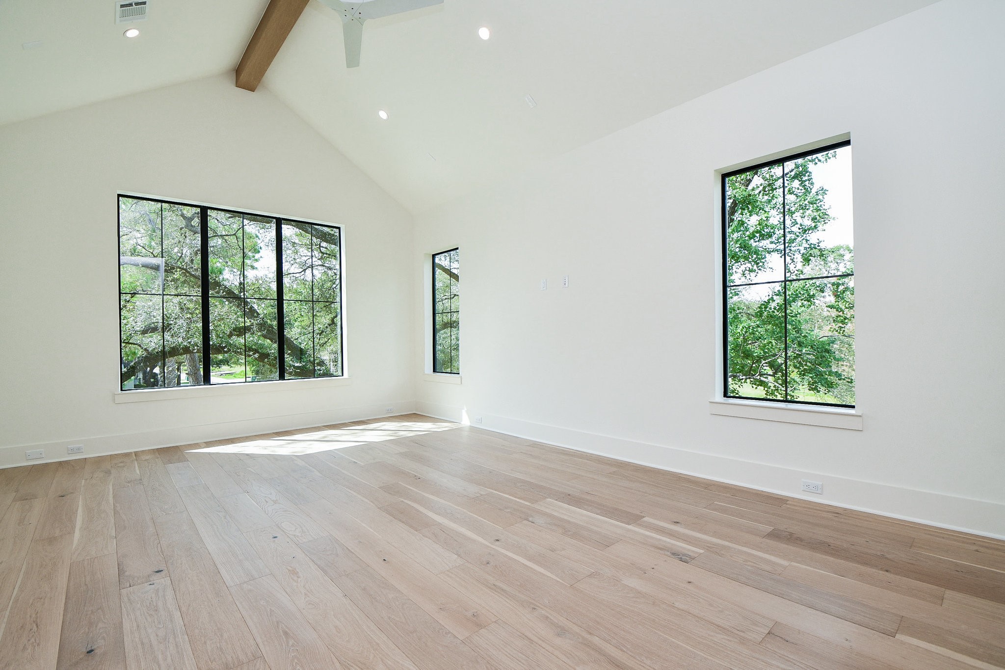 336 West 32nd Street Houston, TX 77018 - Photo 34 of 50 an empty room with wooden floor and windows