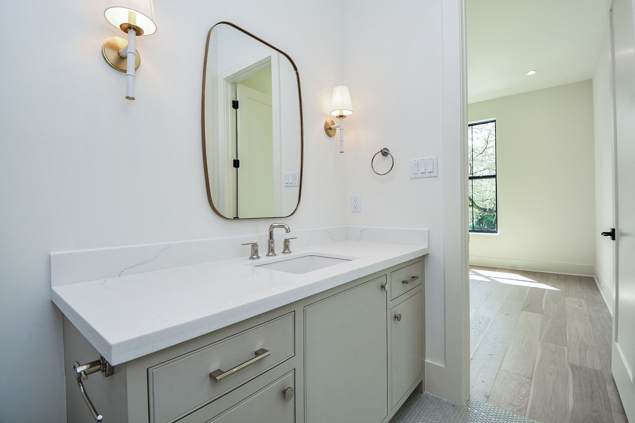 336 West 32nd Street Houston, TX 77018 - Photo 37 of 50 a bathroom with a sink vanity and mirror