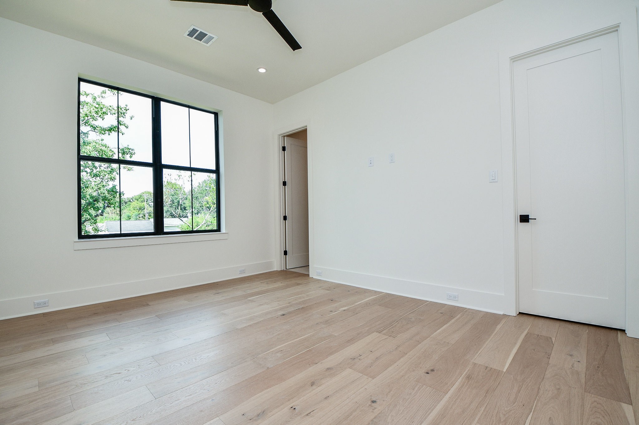 336 West 32nd Street Houston, TX 77018 - Photo 41 of 50 an empty room with wooden floor and windows