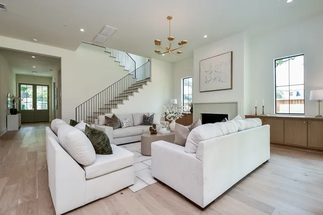 $2,250,000 | 336 West 32nd Street, Houston, TX 77018