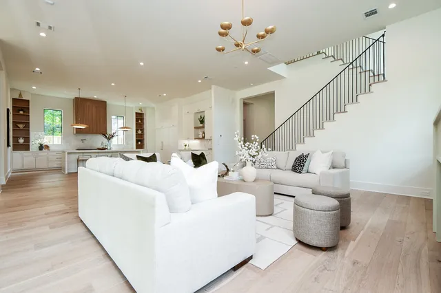 $2,250,000 | 336 West 32nd Street, Houston, TX 77018