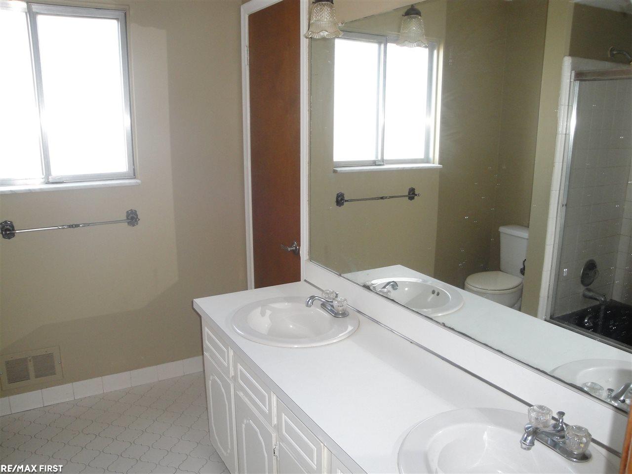 58801 Romeo Plank Road Ray, MI 48096 - Photo 11 of 18