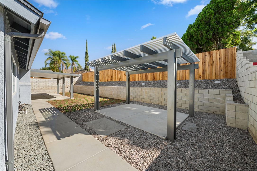 3386 Somis Drive Riverside, CA 92507 - Photo 30 of 31 a view of outdoor space and porch