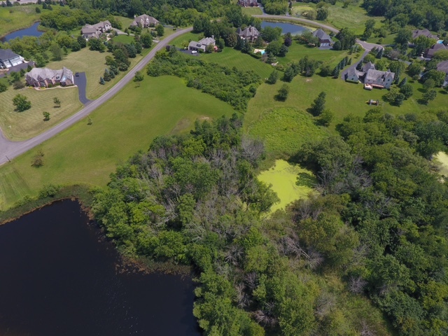 39600 Orchard Bluff Lane Wadsworth, IL 60083 - Photo 4 of 5 a view of a lake with a city