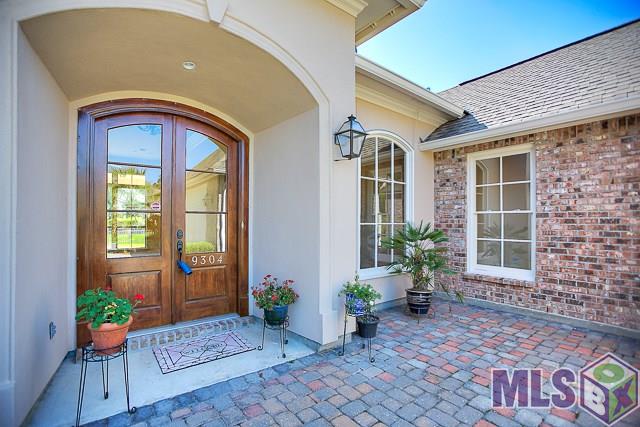 9304 Homestead Drive Baton Rouge, LA 70817 - Photo 3 of 30 Front with with Courtyard