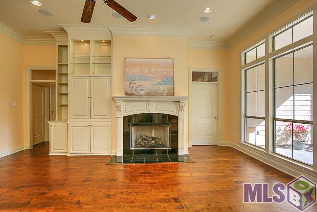 9304 Homestead Drive Baton Rouge, LA 70817 - Photo 5 of 30 Living Room 2 bedrooms to the left and Master on The Right Side