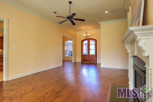 9304 Homestead Drive Baton Rouge, LA 70817 - Photo 6 of 30 Living Room looking to the front door