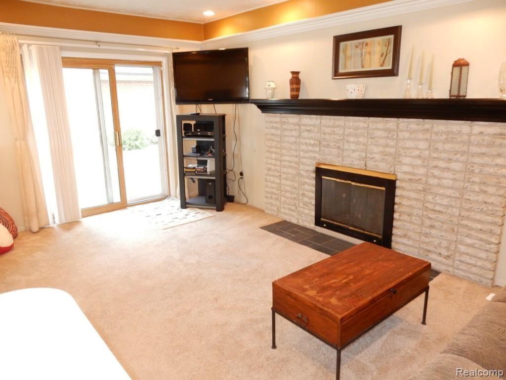 14212 Martin Road Warren, MI 48088 - Photo 6 of 18 1 FAMILY RM with FIREPLACE (1).jpg