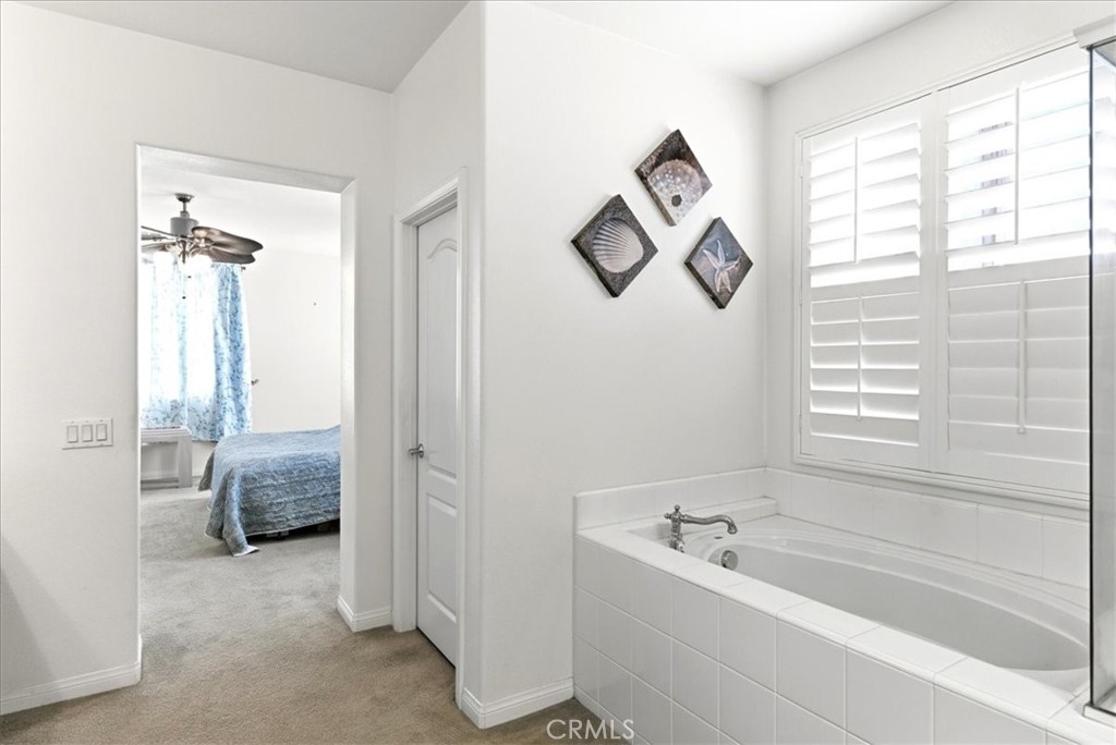 17715 Timberview Drive Riverside, CA 92504 - Photo 22 of 39 Bathtub with plantation shutters.
