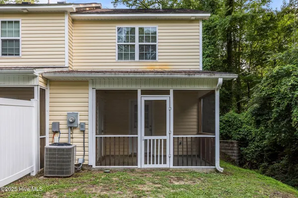 $1,275 | 140 Greenford Place, Jacksonville, NC 28540
