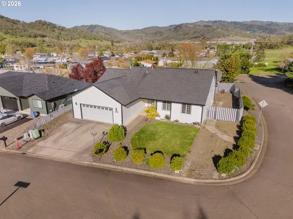 $399,500 | 101 Pleasant Street, Roseburg, OR 97470
